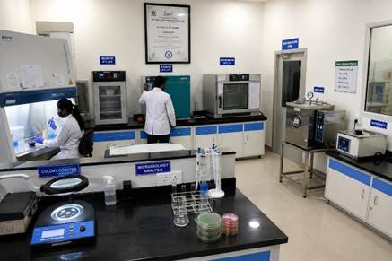 Food microbiology lab showing microbial testing food laboratory setup in a Bangalore FSSAI facility
